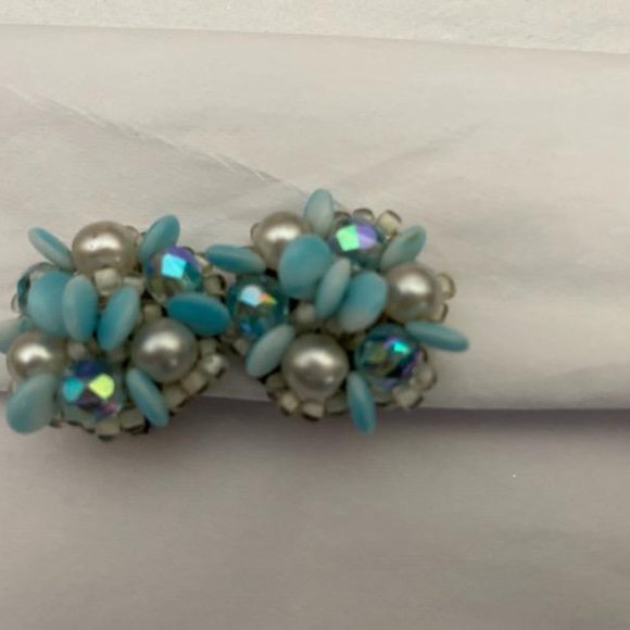 Antique beaded necklaces and clip on earrings - Picture 3 of 11